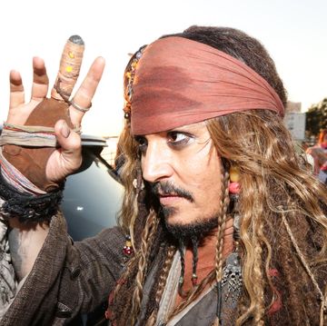 johnny depp greets fans after filming 'pirates of the caribbean' in cleveland