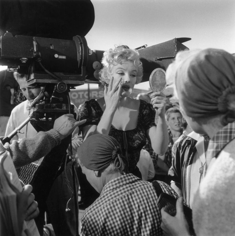 marilyn monroe on film set