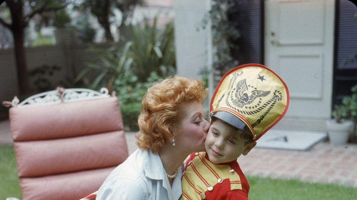 https://hips.hearstapps.com/hmg-prod/images/american-actress-and-comedienne-lucille-ball-kisses-her-son-news-photo-1618332744.?crop=1xw:0.5636xh;center,top&resize=1200:*
