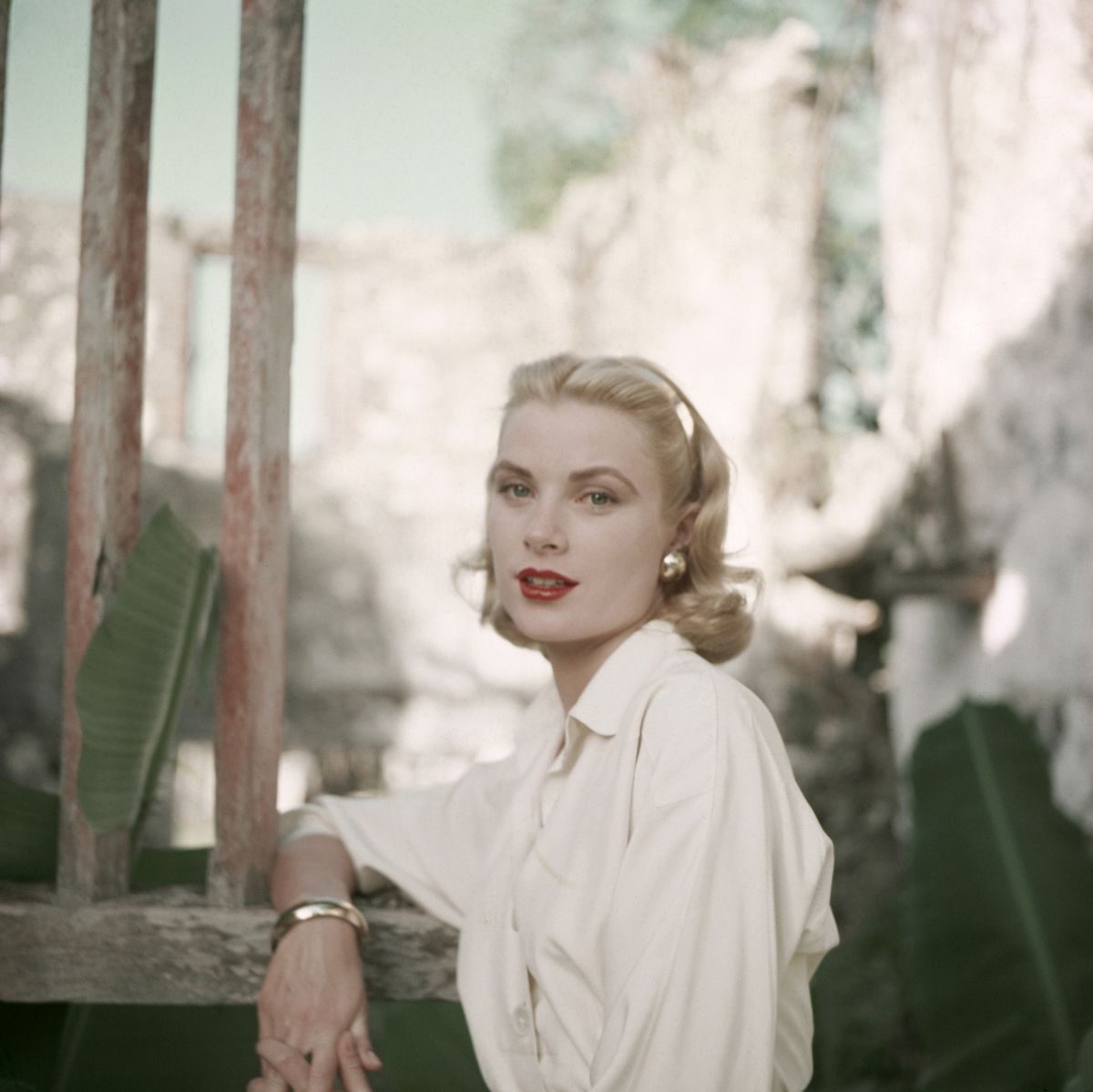 Grace Kelly wearing Van Cleef Arpels Alhambra necklace with