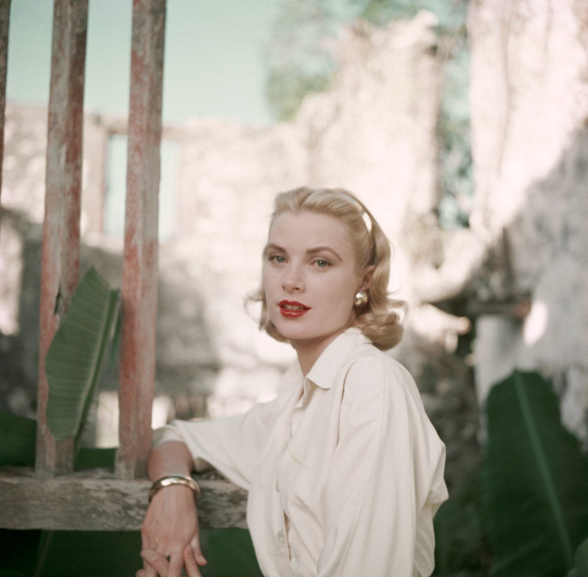 Grace Kelly wearing Van Cleef Arpels Alhambra necklace with