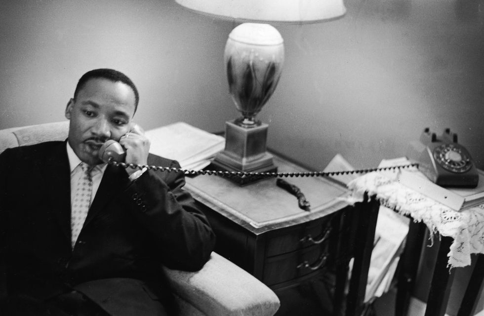dr king speaks on the phone, 1961