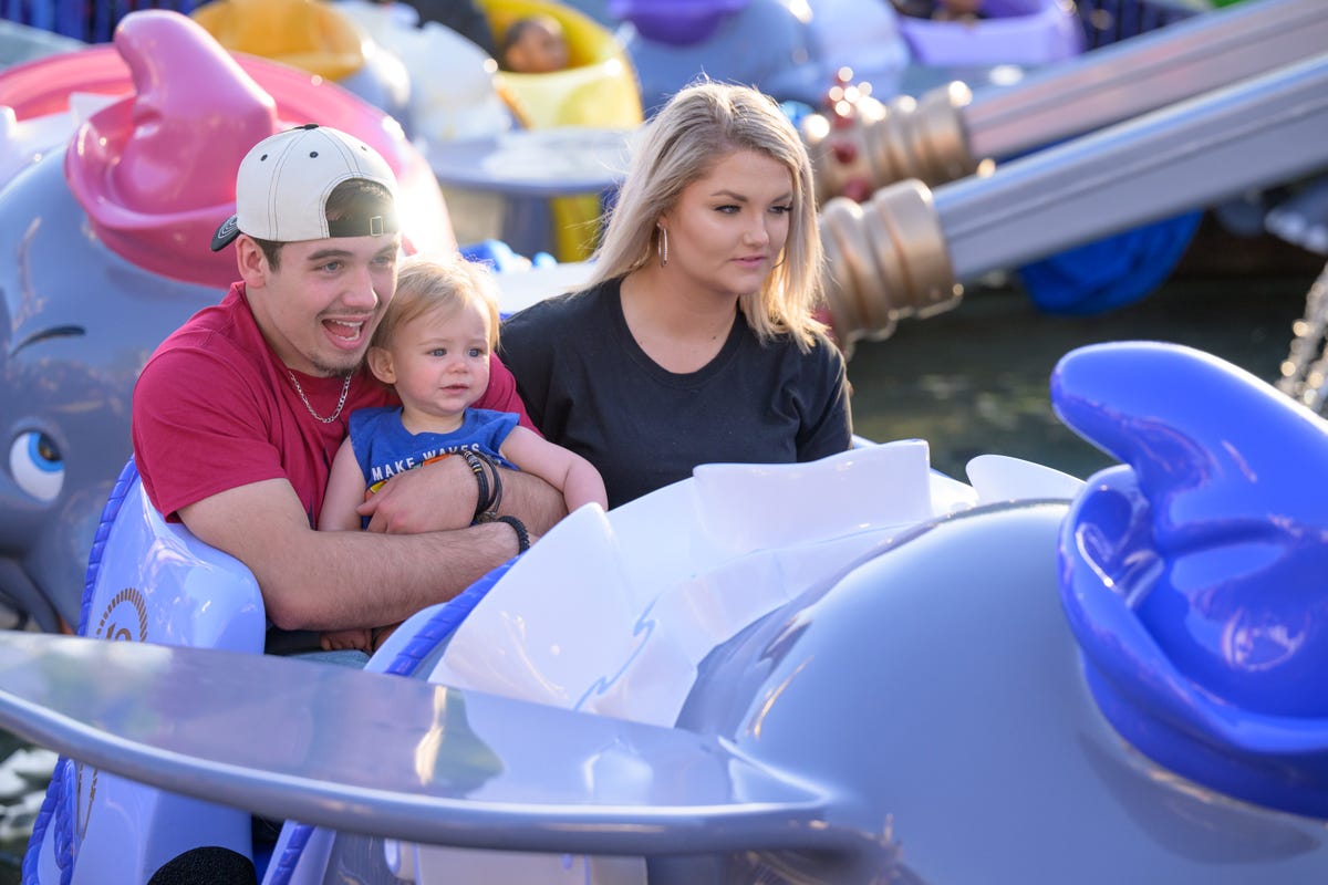 abc 'american idol' 2022 winner noah thompson girlfriend angel dixon instagram news
