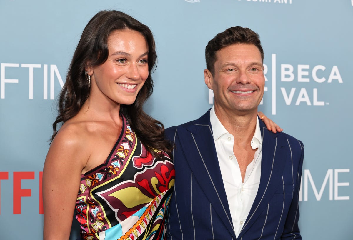 'american idol' 2023 host and 'live with kelly' star ryan seacrest with his girlfriend