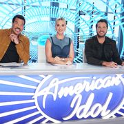 lionel richie, katy perry and luke bryan sitting at a desk with the american idol logo on the front