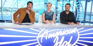 lionel richie, katy perry and luke bryan sitting at a desk with the american idol logo on the front