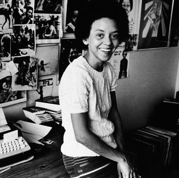 poet nikki giovanni leans on her desk