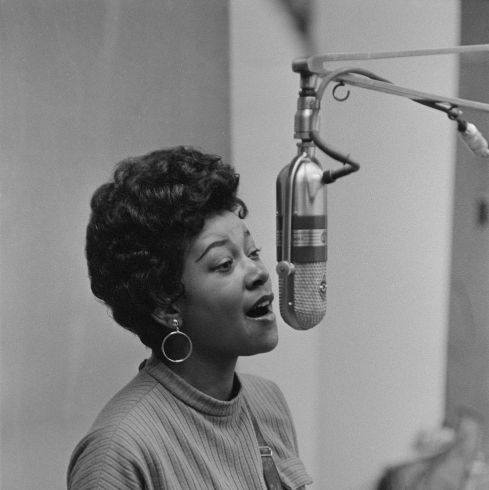 american singer and guitarist sylvia vanterpool, of american r&b duo mickey & sylvia, with a gibson 'les paul' solid body electric guitar, in a recording studio, united states, circa 1960. (photo by graphic house/archive photos/getty images)