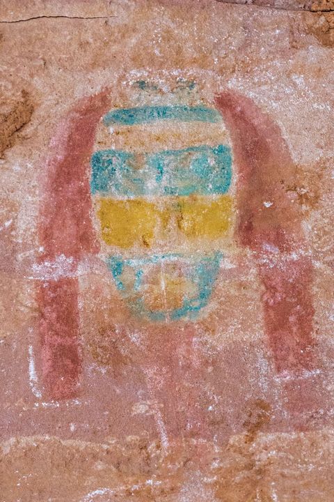 De vier panelen van het kleurige masker tot de vogel zijn het werk van de Basketmakers  de archeologische benaming voor volken die ook fraaie manden maakten