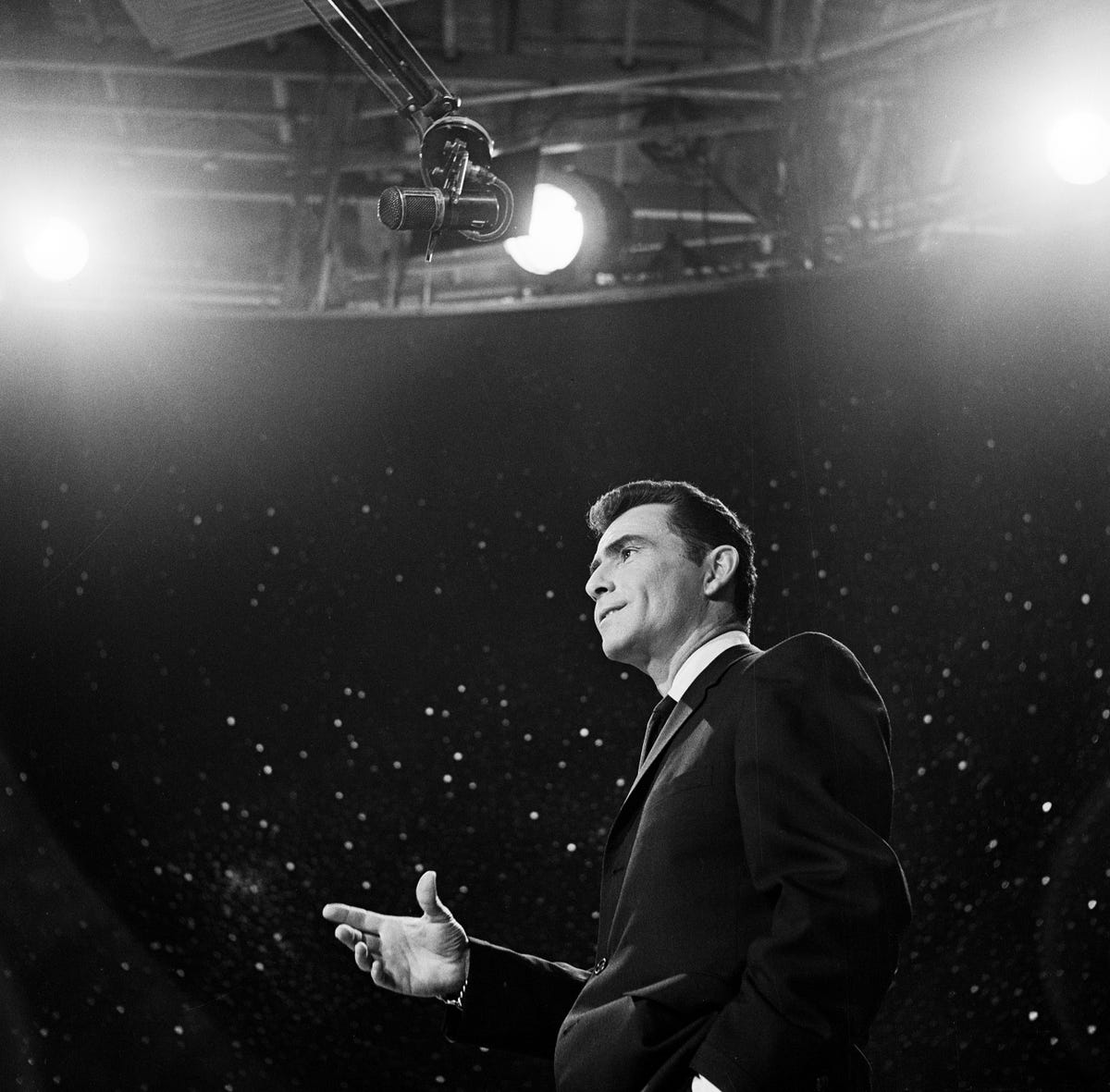 6 Best 'The Twilight Zone' Episodes - How to Watch Original Rod Serling Twilight  Zone Online