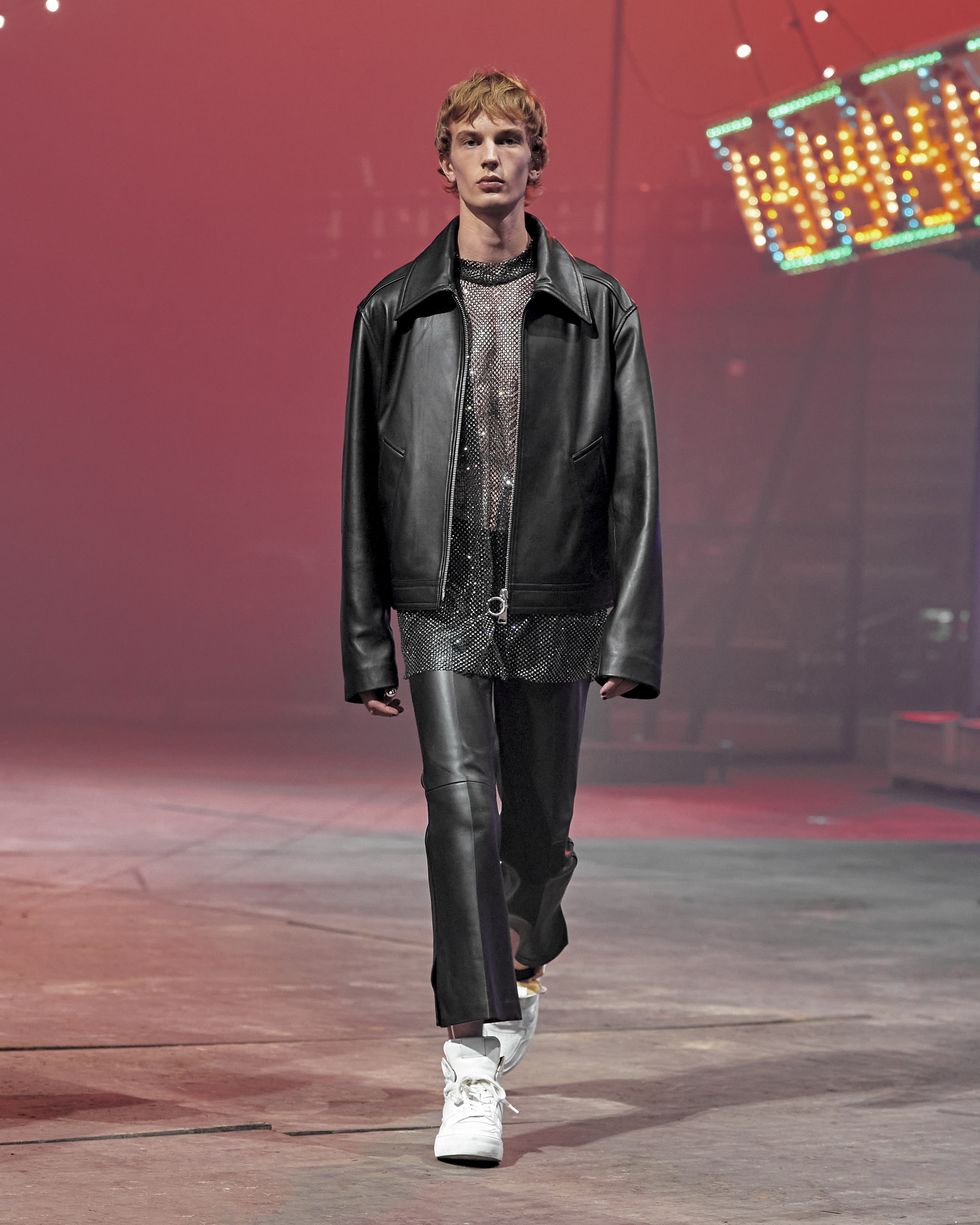 Louis Vuitton Paris moda masculina S S modelo masculino vistiendo