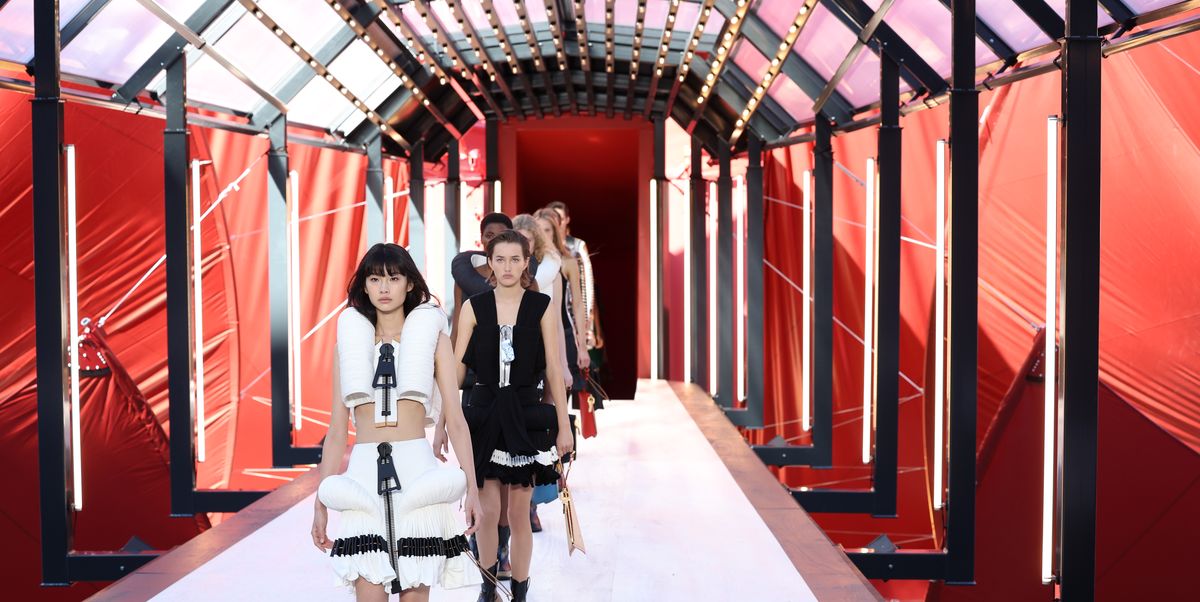 L'Oréal Paris takes over Champs-Élysées for a star-studded catwalk
