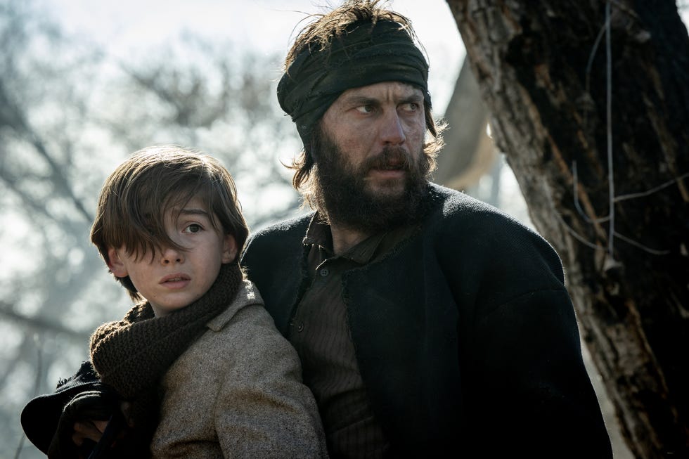 american primeval. (l to r) preston mota as devin rowell, taylor kitsch as isaac in episode 101 of american primeval. cr. matt kennedy/netflix © 2023