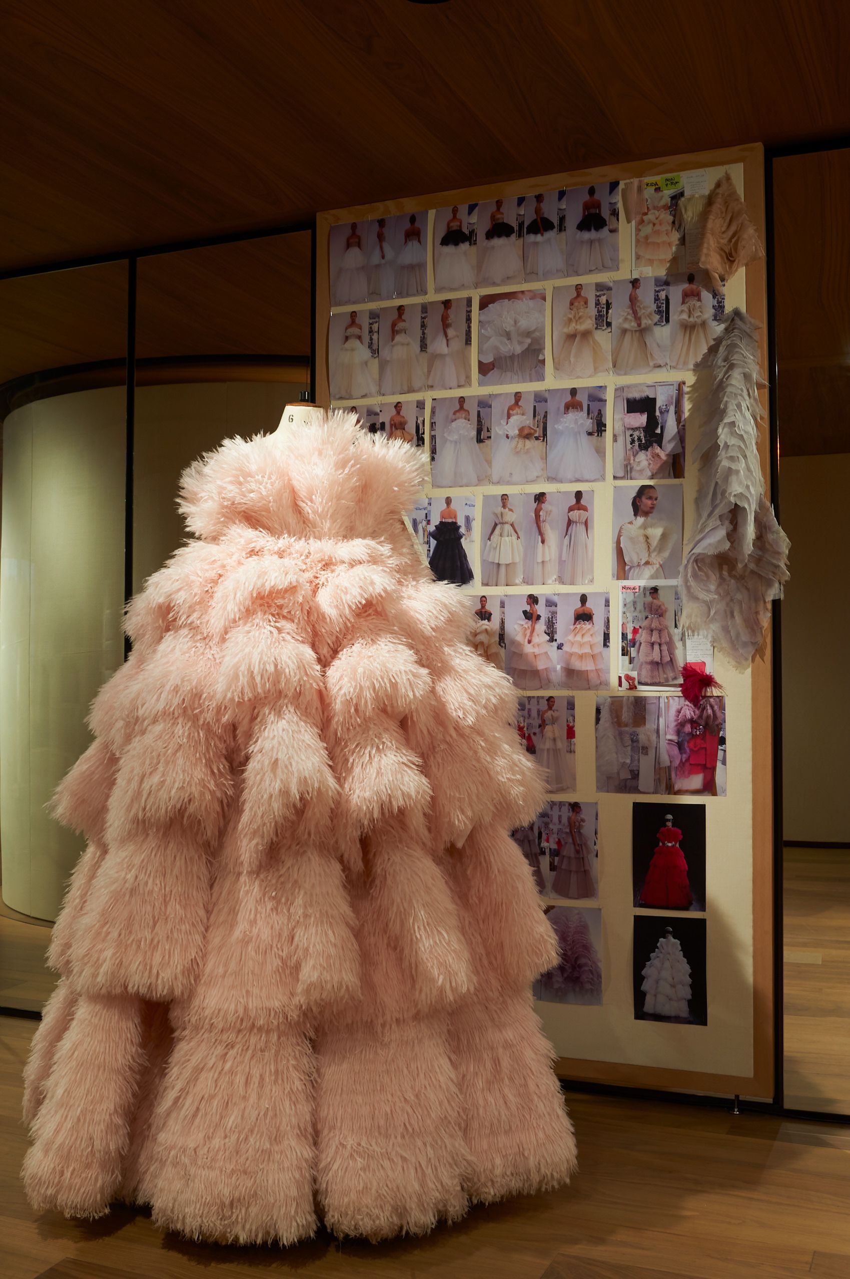 Alexander McQueen: Roses - Exhibiting Fashion