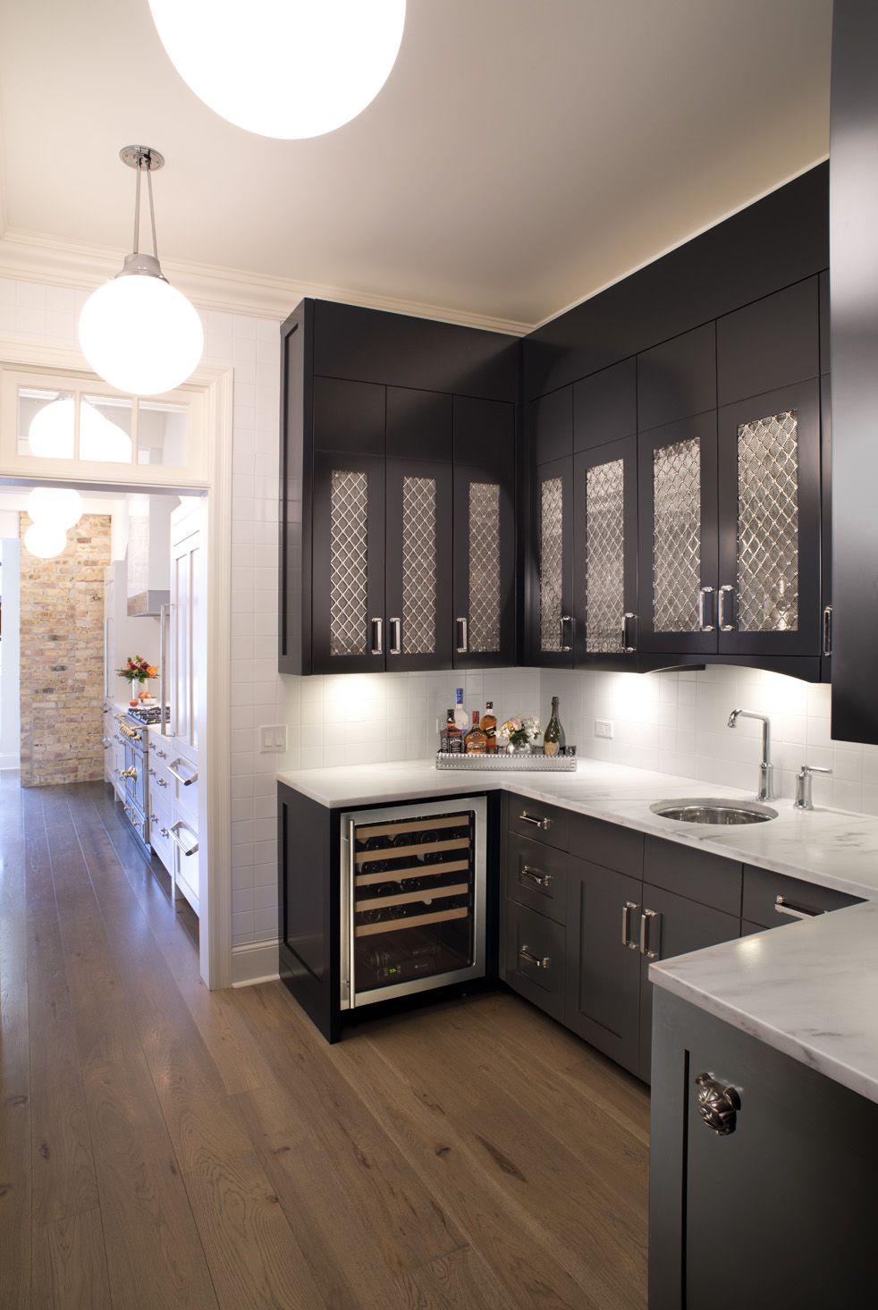 https://hips.hearstapps.com/hmg-prod/images/amy-kartheiser-black-cabinets-1499353399.jpg