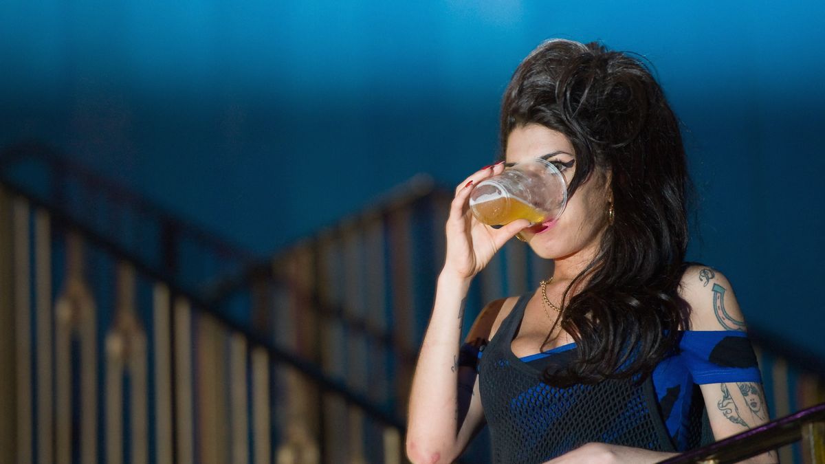 preview for Amy Winehouse y la historia de Rehab