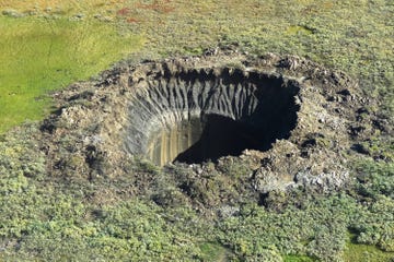 krater in het landschap siberie