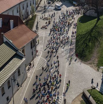 20th cracovia marathon in poland, how to run tangents