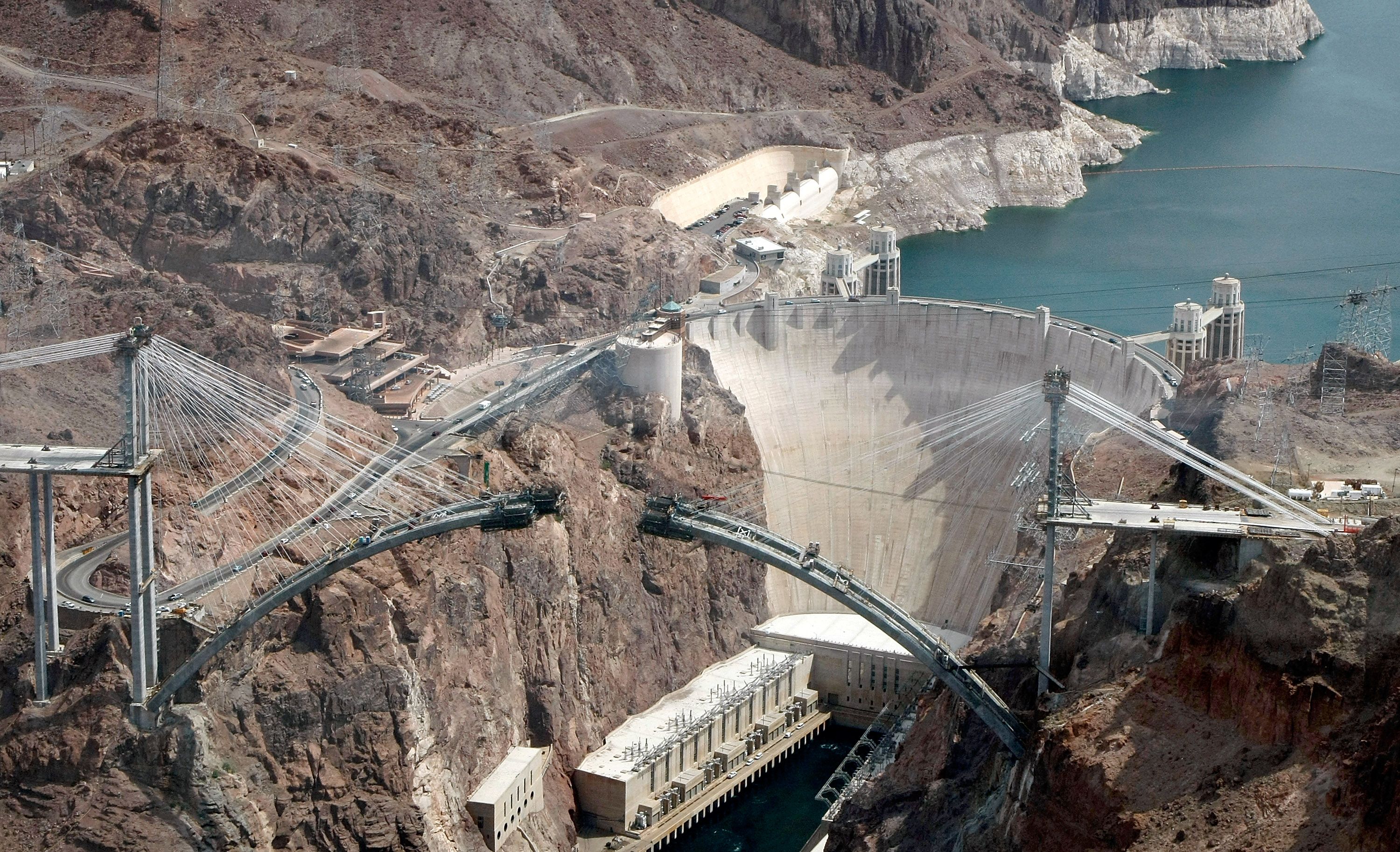 荘厳な眺めに誰もが息を飲む…。全米で訪れるべき8つの「ダム」が規格外