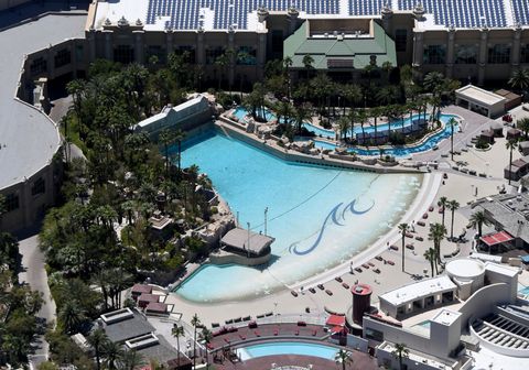 las vegas remains closed as memorial day weekend approaches amid covid 19 pandemic