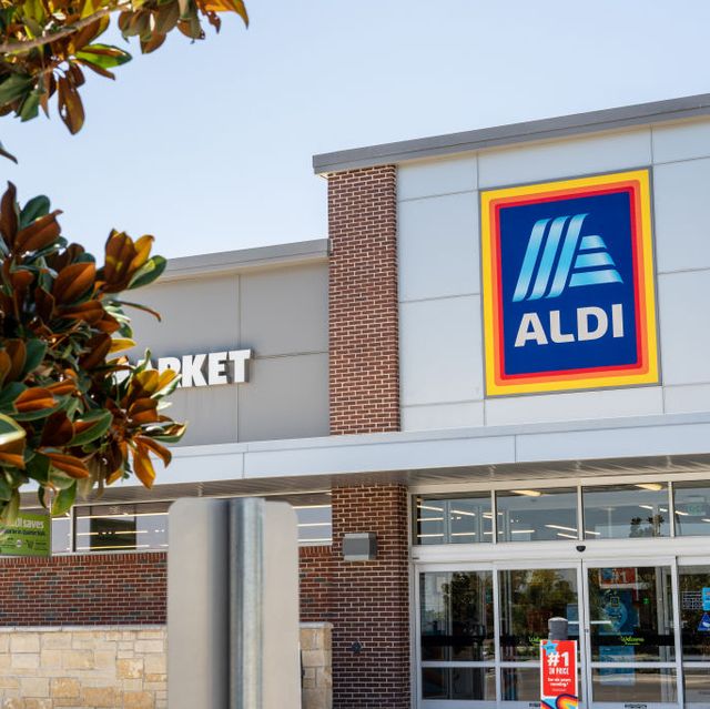 german supermarket chain aldi to buy winn dixie and harveys supermarkets