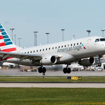 an american eagle republic airways embraer 170 200lr is