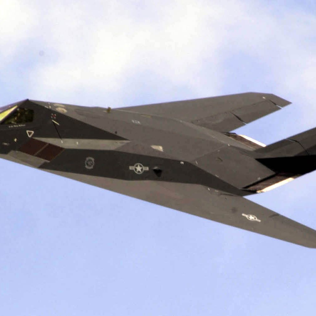 b 117 stealth fighter aircraft