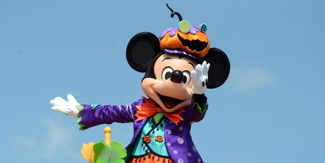 https://hips.hearstapps.com/hmg-prod/images/an-annual-quot-happy-halloween-harvest-quot-parade-performs-news-photo-526068106-1530563268.jpg?crop=1.00xw:0.757xh;0,0.0344xh&resize=640:*