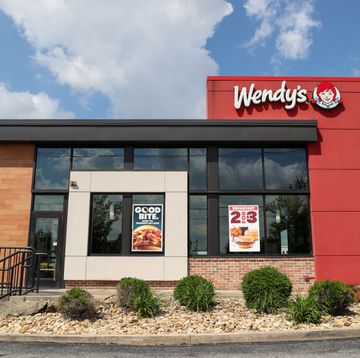 an exterior view of a wendy's fast food restaurant