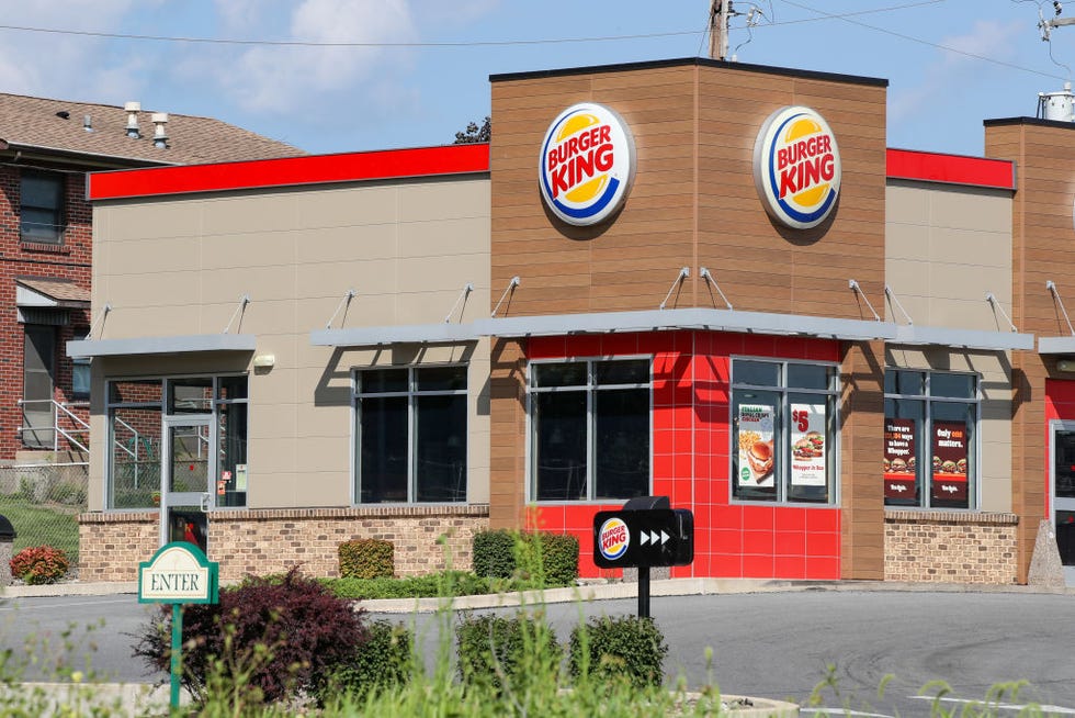 an exterior view of burger king, a fast food restaurant