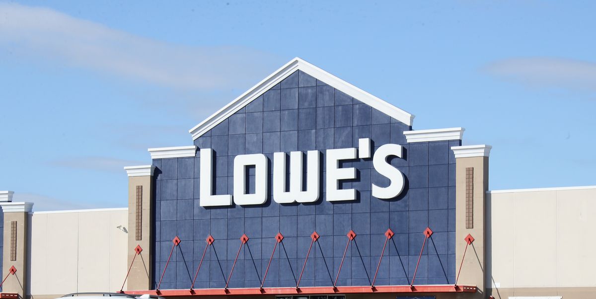 Lowe’s Announces Free Christmas Tree Delivery This Year