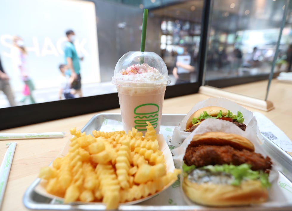 shake shack opens restaurant in beijing