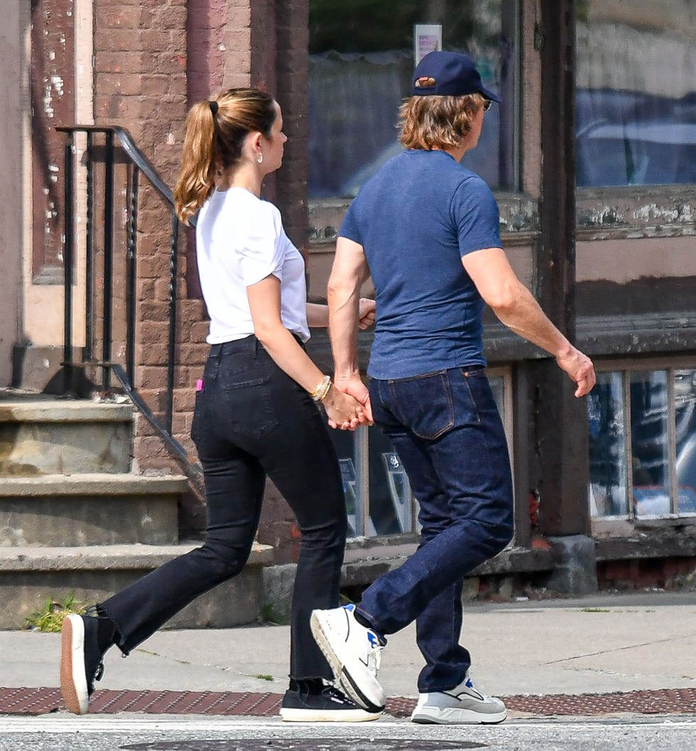 Ana de Armas en Tom Cruise hand in hand