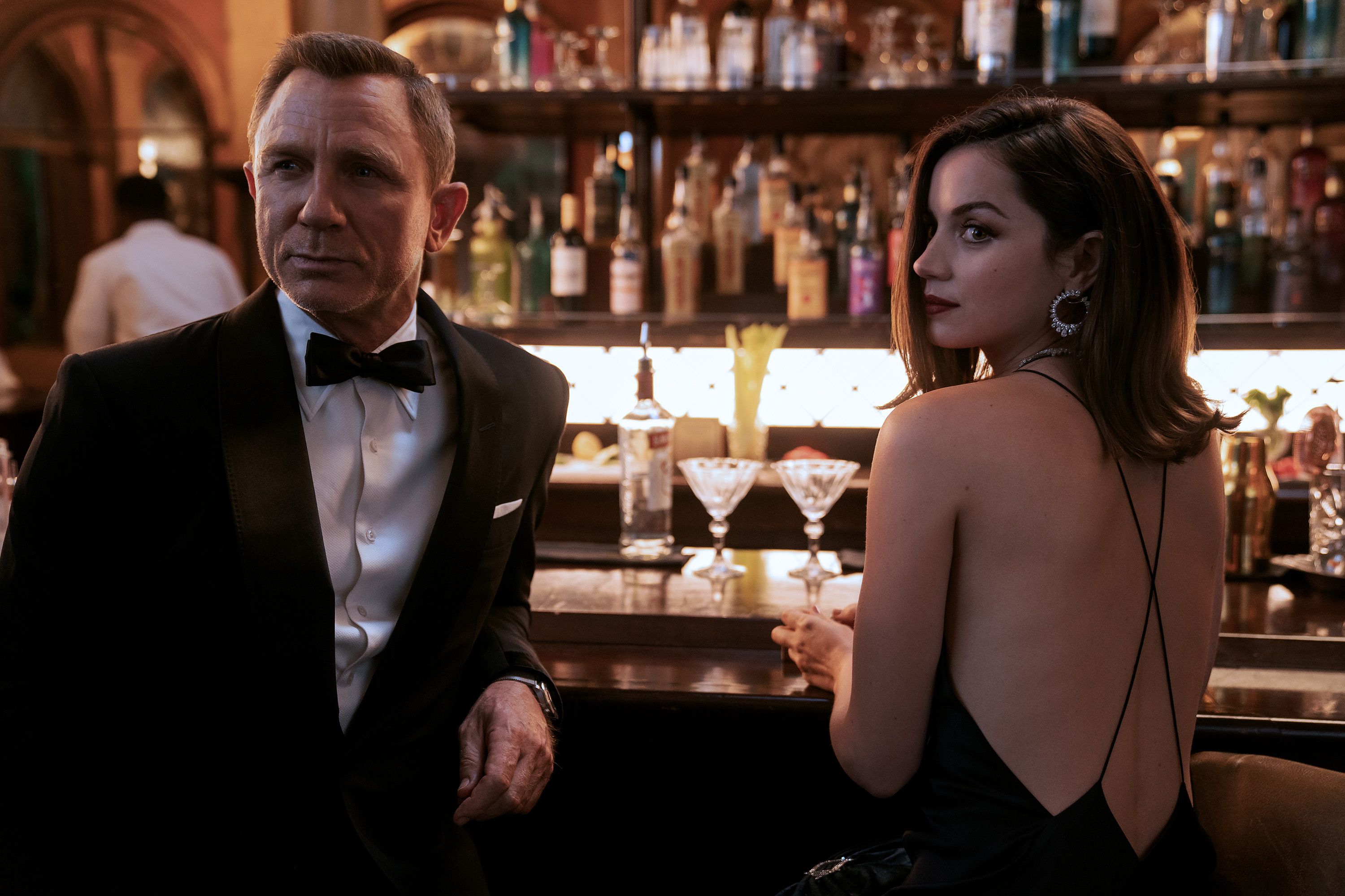 Bond Girl Ana de Armas looks stunning in black midi dress while