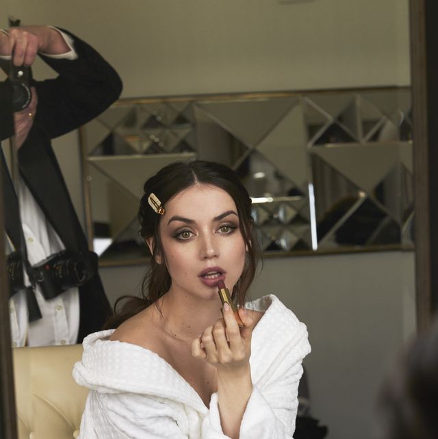 This Is The Exact Lipstick Ana De Armas Wore To The Golden Globes