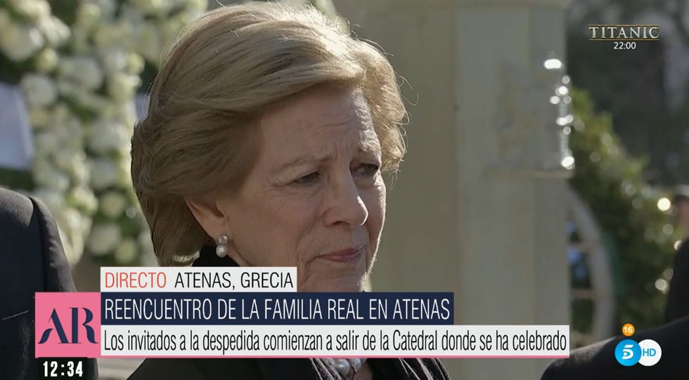 la familia real de grecia despide a constantino