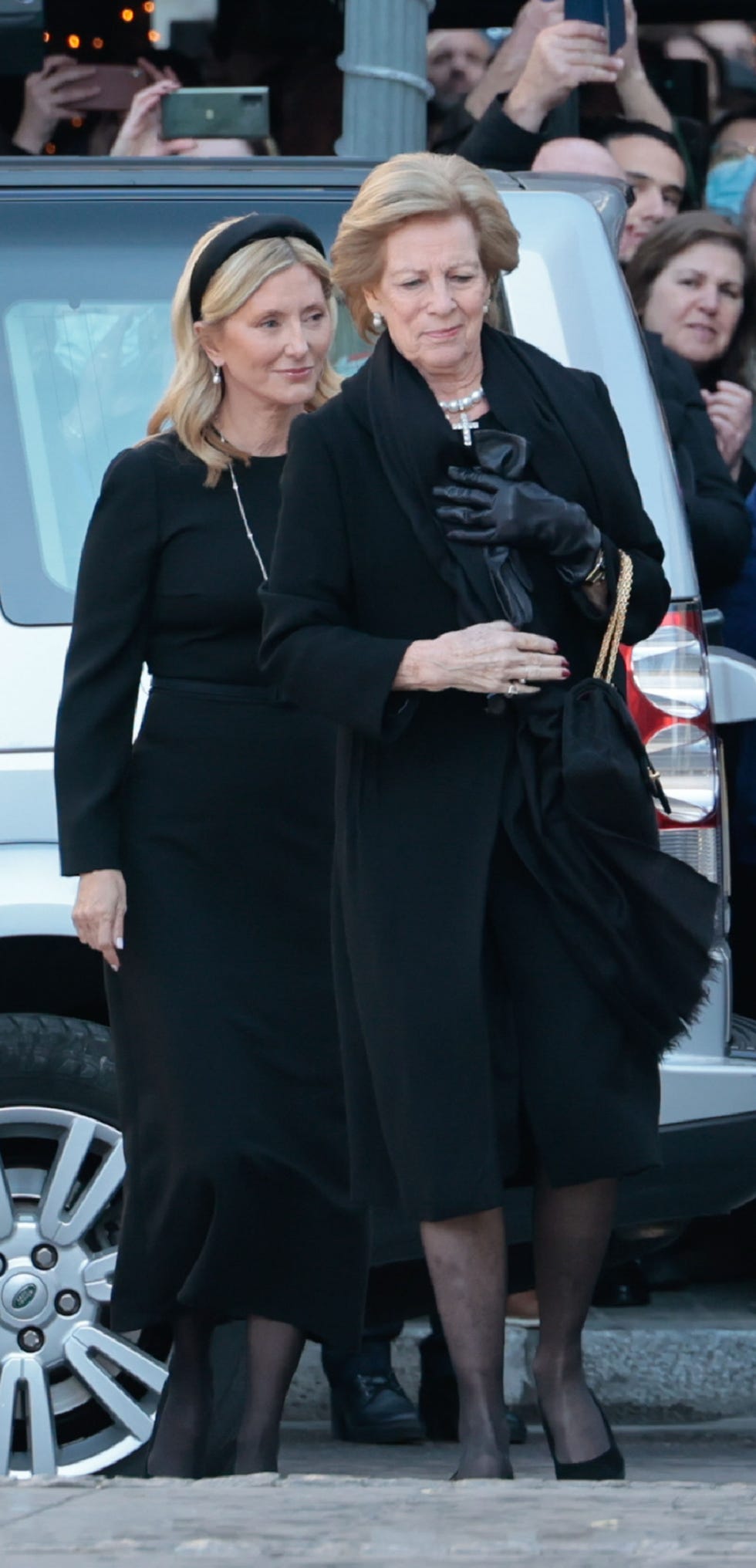 ana maría sus hijos y nietos despiden a constantino de grecia