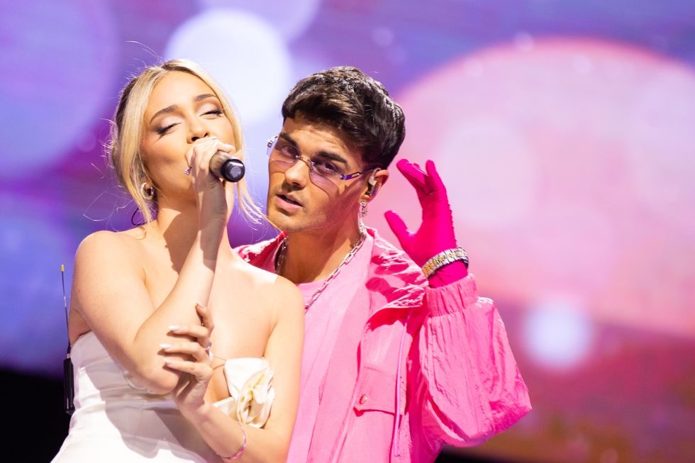 ana mena y abraham mateo