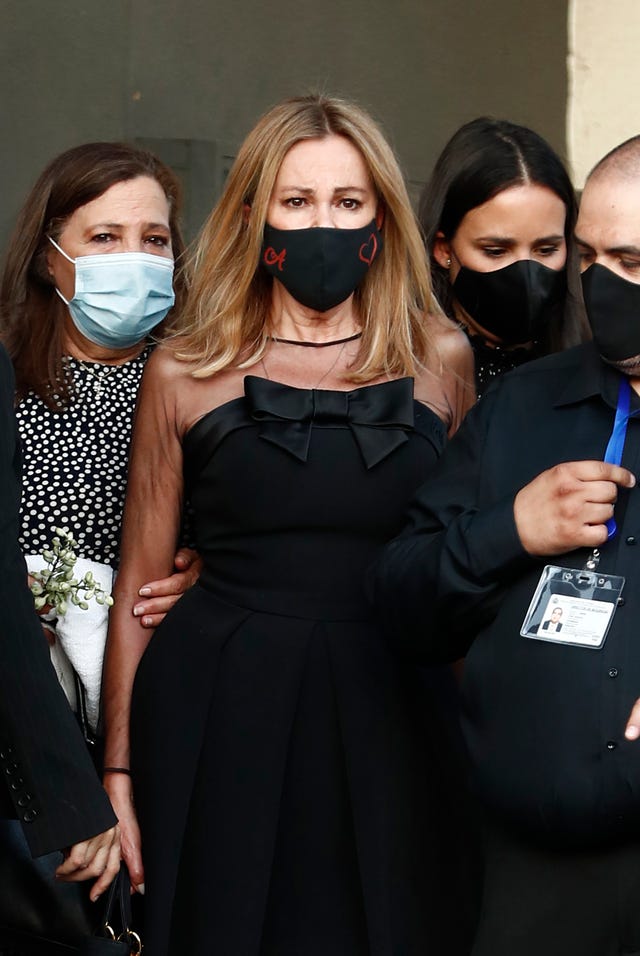 ana obregón en el funeral de aless lequio