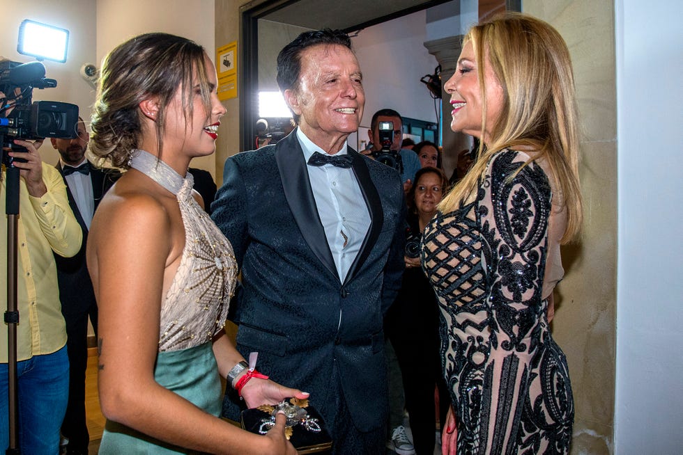 Ana Obregón con José Ortega Cano y su hija Gloria Camila