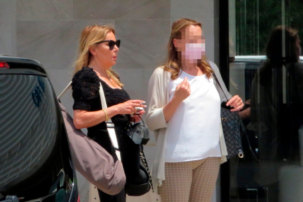 ana obregón se refugia en mallorca tras la muerte de su madre