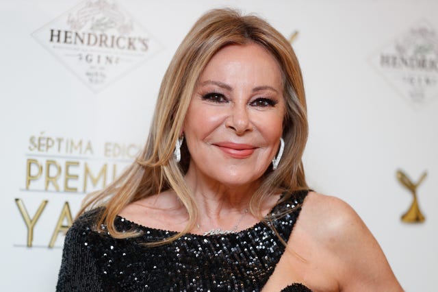 ana obregón recoge el premio yago de honor 2021