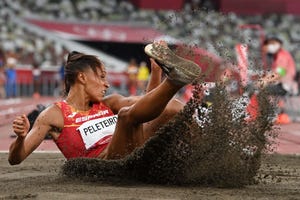 ana peleteiro en uno de sus turnos de triple salto en los juegos olímpicos de tokio