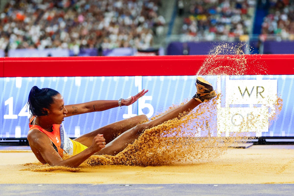 preview for Ana Peleteiro-Compaoré, campeona de Europa de triple salto: "Nunca di por imposible el oro olímpico"