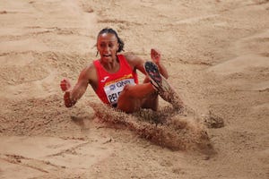 ana peleteiro, durante una competicion de triple salto