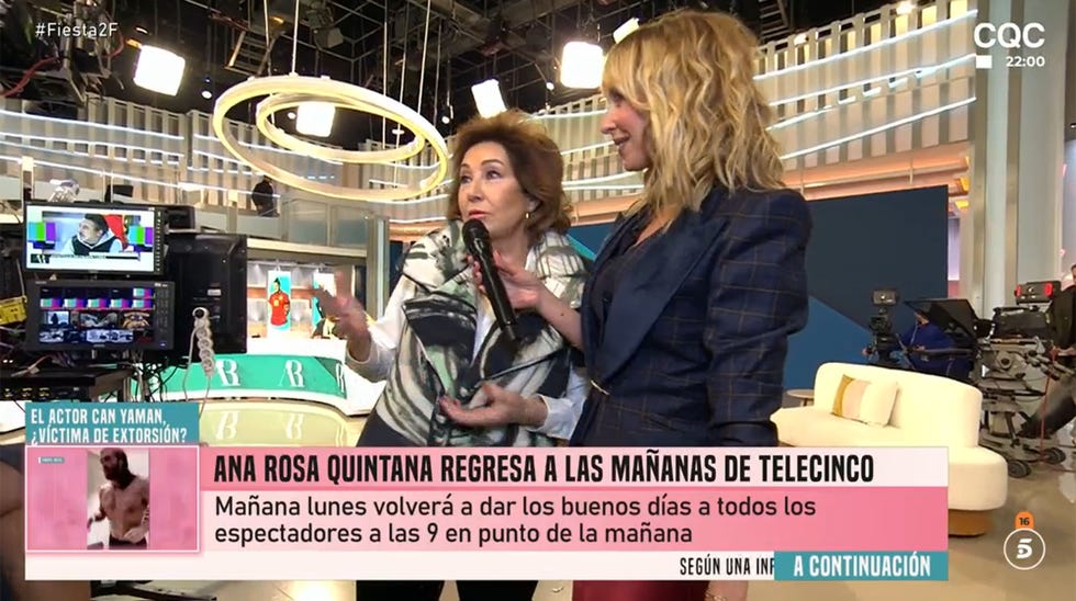 las presentadoras en el estudio de telecinco