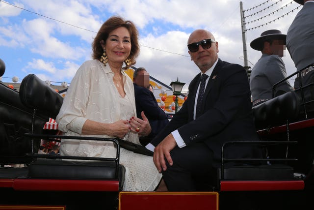 ana rosa quintana en la feria de abril de sevilla