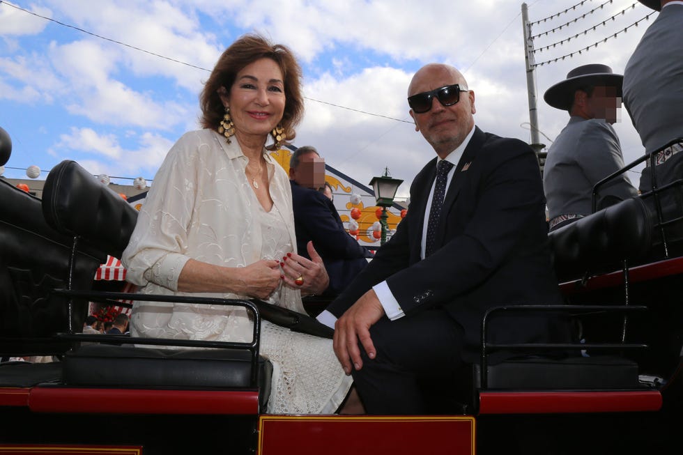 ana rosa quintana en la feria de abril de sevilla