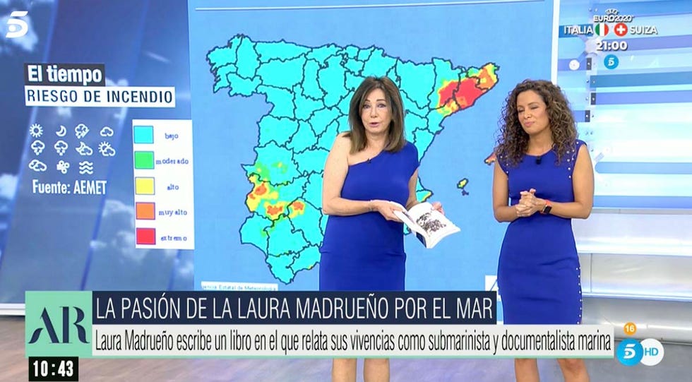 ana rosa y laura visten con el mismo color