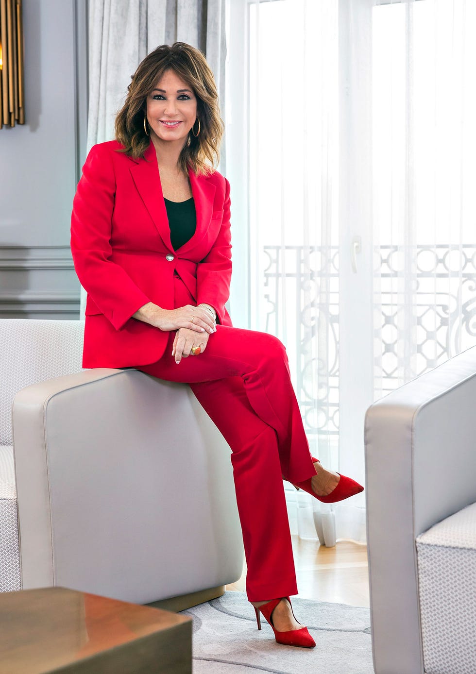 La presentadora Ana Rosa Quintana concede su entrevista más sincera a Rosa Villacastín. Con ella habla de sus planes de futuro, por los que no pasa jubilarse, así como su secreto para estar en forma.
